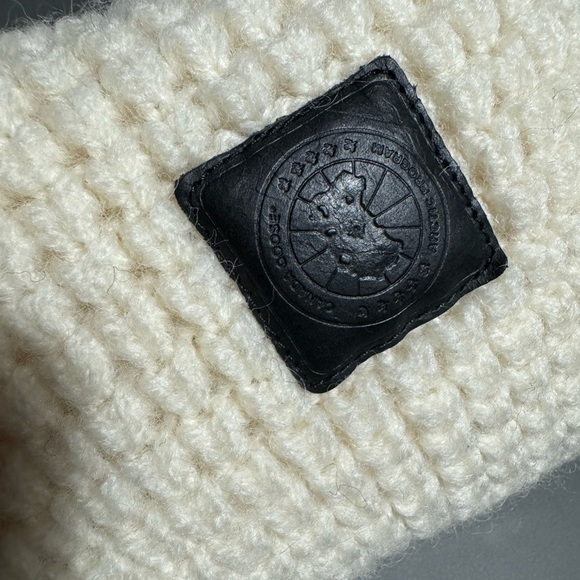 Canada Goose x Robert Mackie Waffle Infinity Loop Scarf - Ivory - Picture 4 of 13